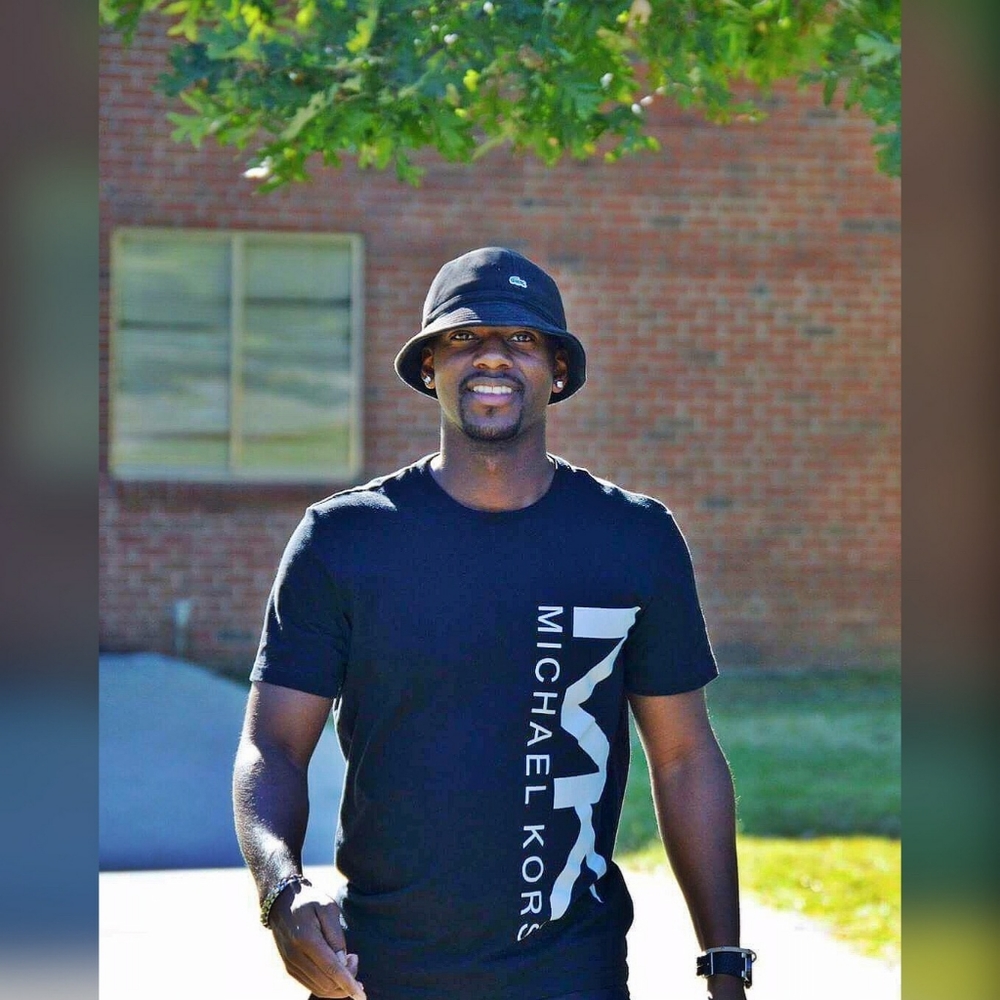 Meet your Posher, EJ